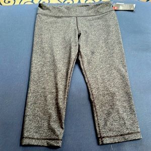 Women’s workout crop pants